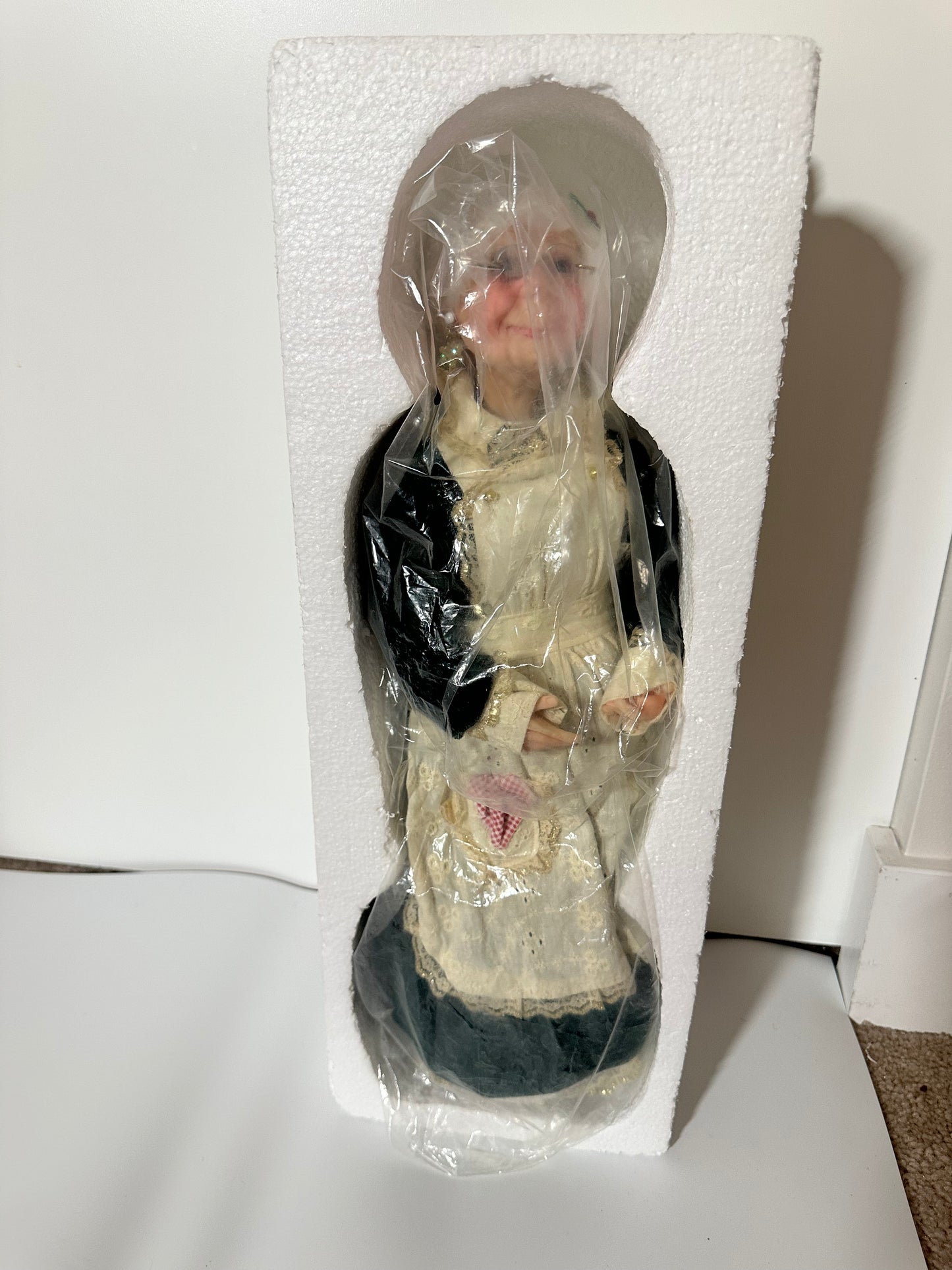 Jacqueline Kent, Mrs. Claus Dressed for Dinner, Original Packaging